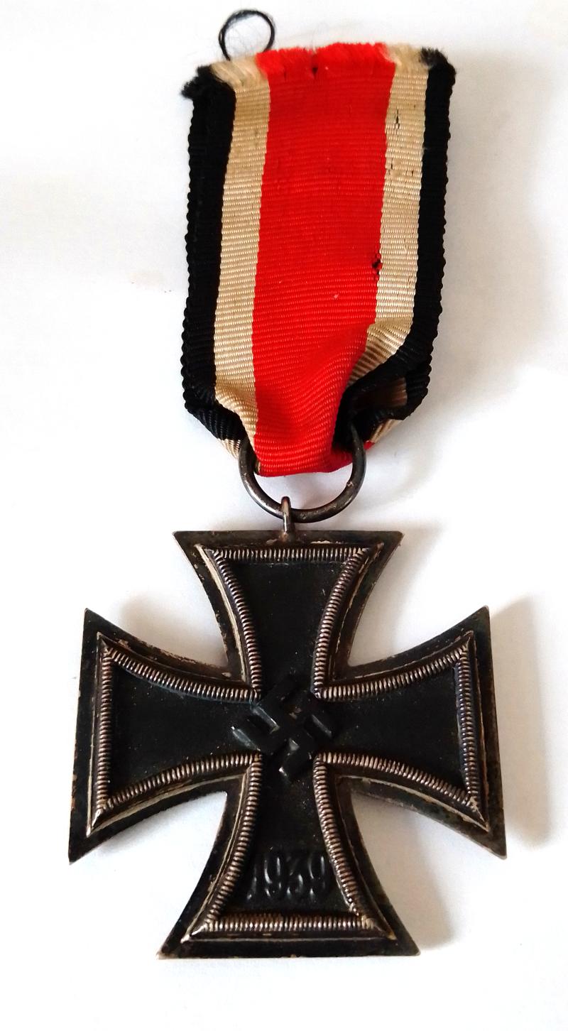 WW2 Third Reich Iron Cross 2nd Class with non maker marked Suspension Ring