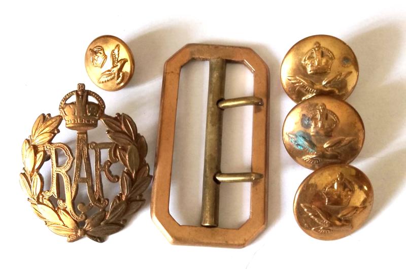WW2 R.A.F Cap Badge , Belt Buckle & 4 x Buttons