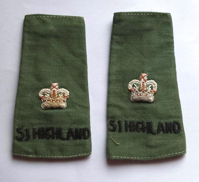 Matching Pair of Queens Own Highlanders / 51 st Highlanders Rank Insignia