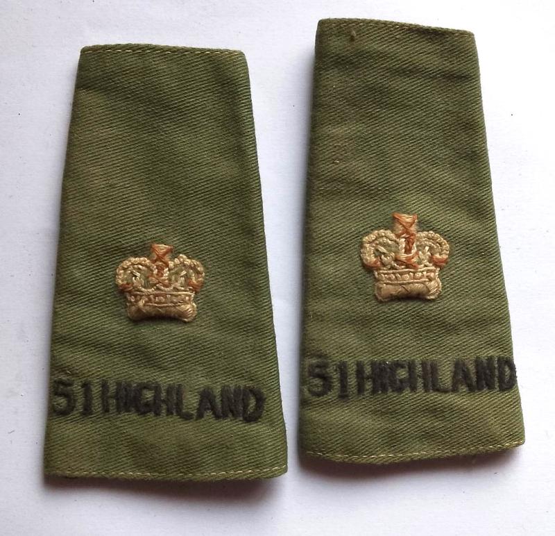 Matching Pair of Queens Own Highlanders / 51 st Highlanders Rank Insignia