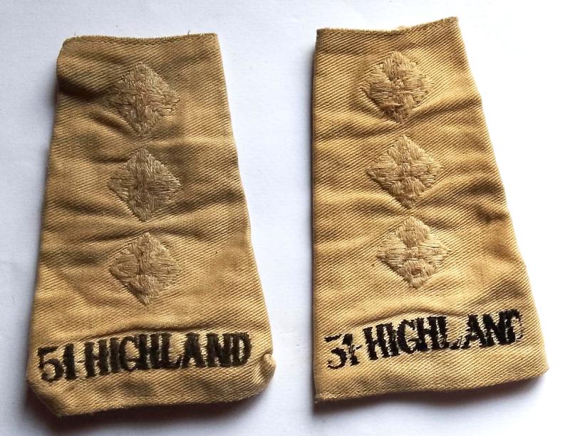 Matching Pair of Queens Own Highlanders / 51 st Highlanders Rank Insignia