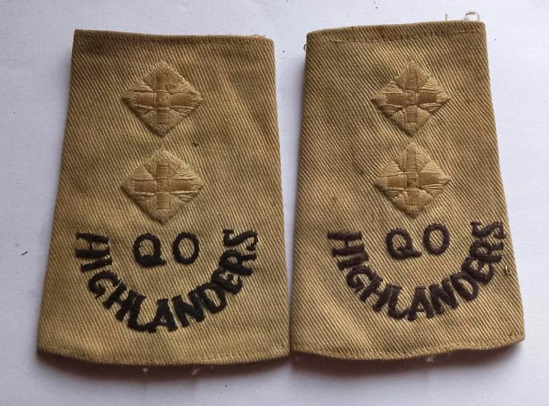 Matching Pair of Queens Own Highlanders / 51 st Highlanders Rank Insignia