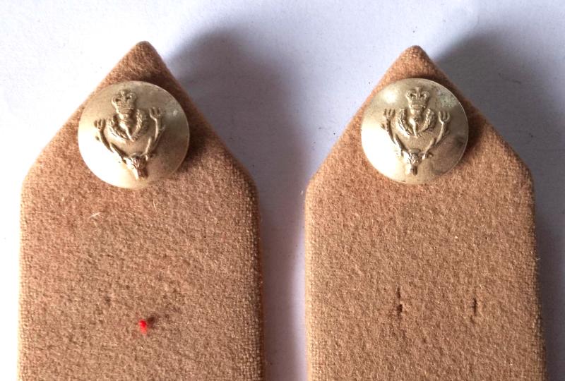 Matching Pair of Queens Own Highlanders Epaulettes