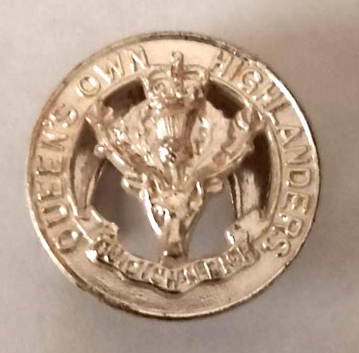 Queens Own Highlanders  Lapel Badge